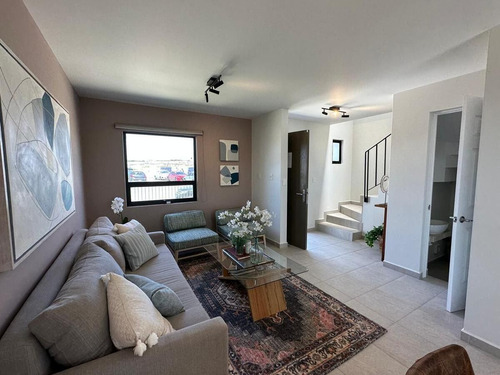 Casas En Venta En La Meseta, 3 Recamaras, 1.5 Baños, 2 Estacionamientos, Alberca