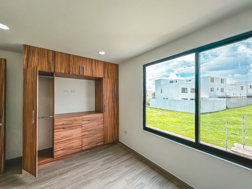 Casa En Venta Con Recámara En Planta Baja En Parque Veracruz.
