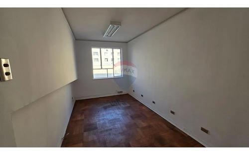 Oficina En Paseo Huérfanos, Gran Ubicación