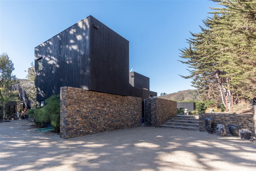 Acogedora Y Moderna Casa En Aguas Claras Hijuelas
