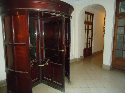Imagen 2 de 16 de Regias Oficinas Ubicadas En El Histórico Edificio -pasaje Urquiza
