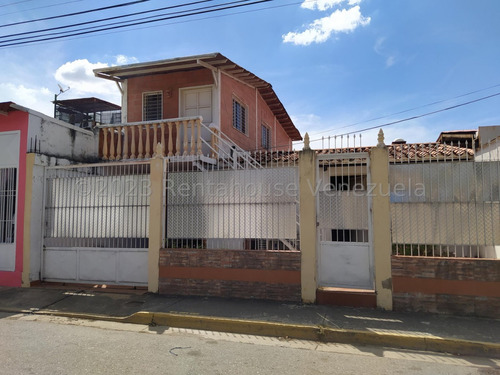Acogedora Y Confortable Casa Semi Amoblada En Urbanización Privada 23-22951 Ec