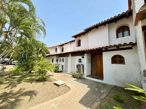 Townhouse Res. Puerto Príncipe