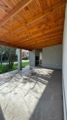 Casa En Venta - 2 Dormitorios 1 Baño - Cochera - 200mts2 - General Belgrano
