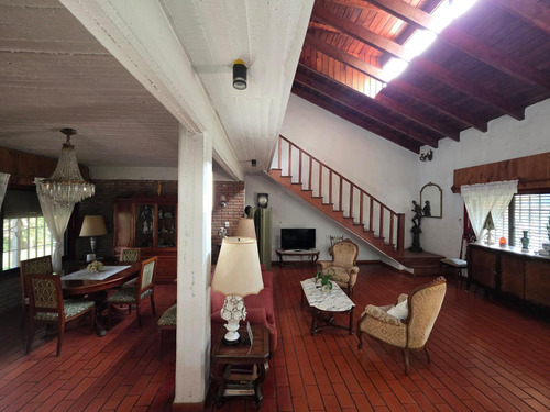 Venta De Casa 4 Ambientes. Parque Leloir