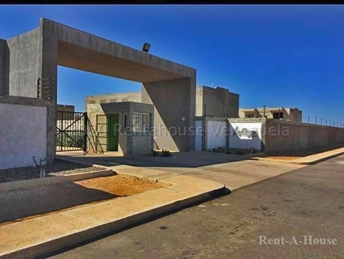 Imagen 3 de 9 de Townhouse En Venta Ubicada En La Puerta Maraven