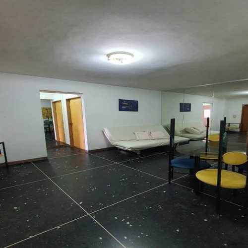 Bello Apartamento De 86 Mtrs2 Con 4 Habitaciones Y 2 Baños Se Vende Ubicado En La Candelaria - Av Universidad