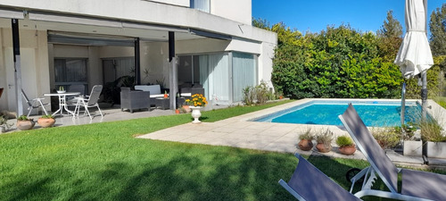 Dueño Directo. Vendo Casa Dueño Directo, Vende En El Canton , Casa Moderna De Diseño Minimalista A La Laguna Con 40m De Costa Propios, Parque Y Piscina Con Solarium