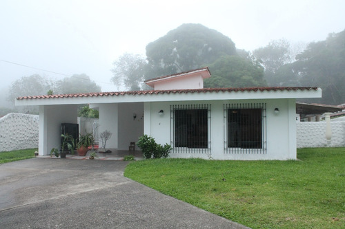 Best House Vende Exclusiva Quinta Ubicada En Los Guayabitos, Baruta