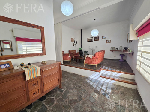 Venta Casa 3 Ambientes Con Cochera Y Piscina En Quilmes Oeste