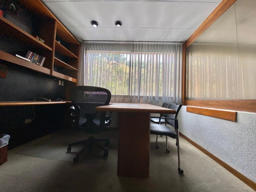 Se Vende Ofc/ Local Comercial 100m² En Centro Profesional Santa Paula
