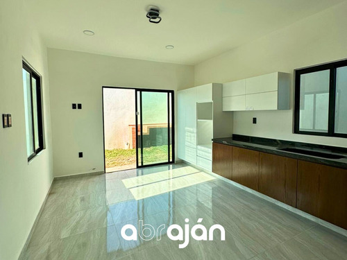 Se Vende Casa Con Alberca Privada En Veracruz, En Residencial Lomas Del Sol De La Riviera Veracruzana