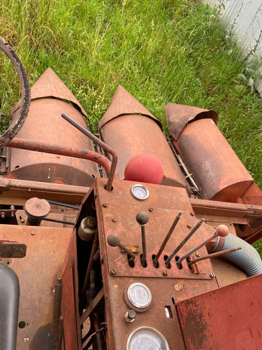Imagem 6 de 8 de Colheitadeira De Milho - Massey-ferguson