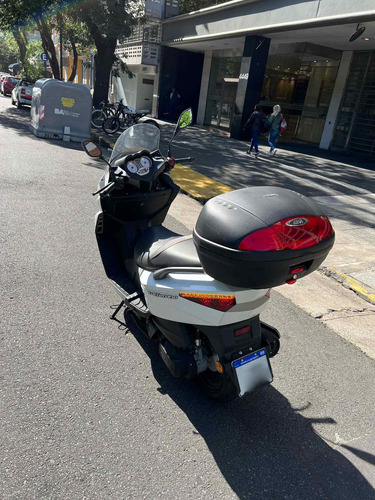 Imagen 8 de 21 de Benelli Zafferano 250