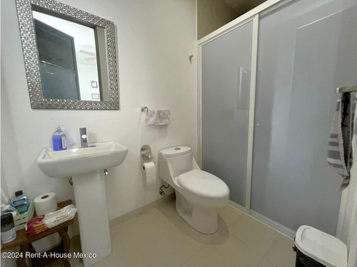 Zibatá Queretaro, Se Vende Casa Con 4 Recamaras Cada Uno Con Baño, Una En Planta Baja, Tiene Cuarto De Servicio Qh243673