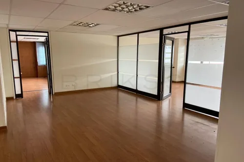 Oficina En Arriendo/venta En Quinta Camacho. Cod A7039