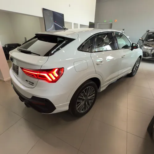 Audi Q3 SLINE 2.0 T (180 hp)