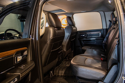 Imagen 6 de 25 de Ram Laramie 1500 4x4 5.7n V8 At 88.000km 2015