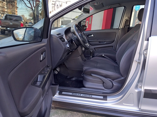 Imagen 11 de 13 de Volkswagen Suran Cros 1.6 Highline Nafta Y Gnc 2014