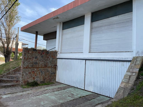 Casa A La Venta En Las Delicias,tres Dormitorios, Dos Baños