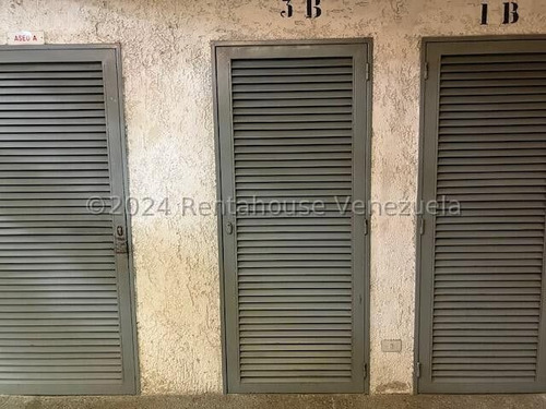 Porque Invertir En Este Apto. 1-está En Una De Las Urbanizaciones Más Céntrica Y De Mayor Demanda Y Segura De Caracas. 2- Edificio De Apenas 4 Pisos+ph 3- Comodo Y Ventilado Está En La Castellana