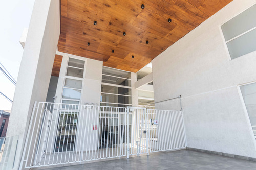 Edificio Av. Sta. Rosa (1 Est. 1 Bod.) Vista Suroriente Pis