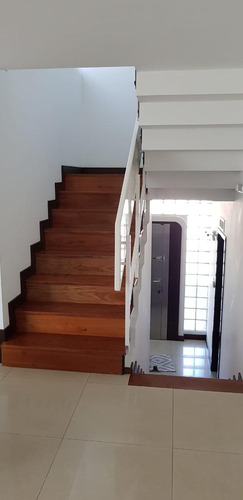 Casa En Ramos Mejía Sur Venta 5 Amb. + Playroom