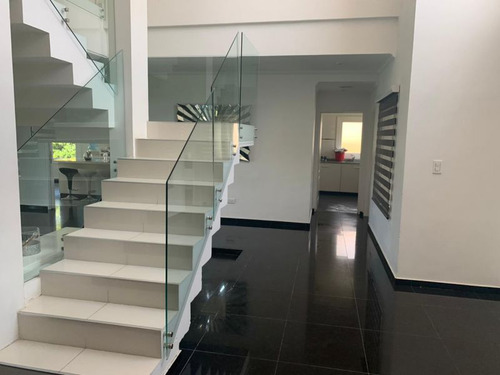 Casa En Venta En Buenos Aires Golf