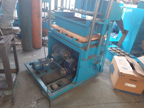 Máquina Para Hacer Block, Bovedilla Y Adoquín Marca Ckuane