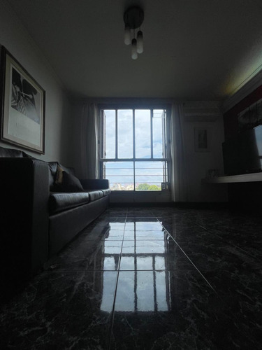 Departamento 3 Ambientes En Venta Catalinas Sur, Muy Luminoso