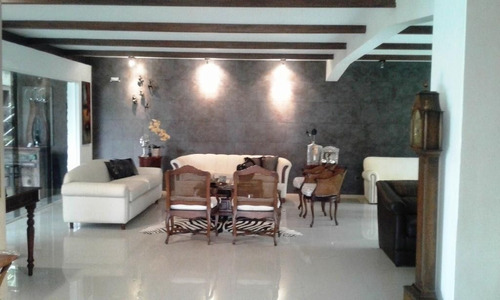 Hermosa Casa Remodelada Con Acabados De Primera En Venta Ubicada En Las Marías 20-13481
