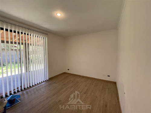 Casa Avda. Rucatremu En Arriendo De 4 Dorm. En Curicó
