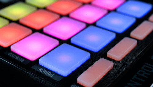 Controlador Native Instruments Traktor Kontrol F1