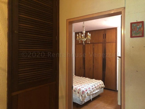 D.a Amplio Townhouse Con Anexo, Condominio Pequeño, Hermosa Piscina, Planta Total 100%, Agua Constante, Urb. Altos De Guataparo, Valencia Carabobo 22-14061