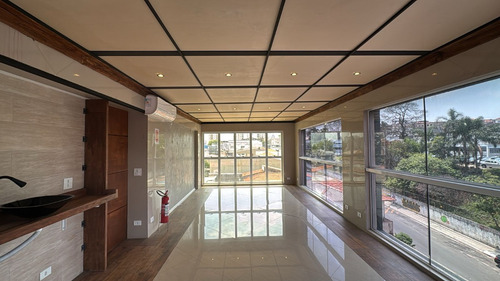 Linda Sala Comercial Alto Padrão Para Locaçao Na Cobertura.