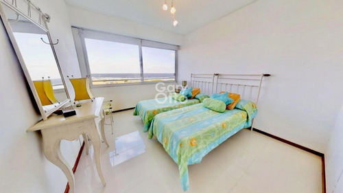 Espectacular Penthouse Ubicado En Punta Del Este Con Las Mejores Vistas- Ref: 24249