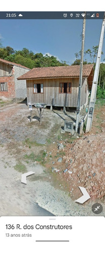 Terreno Com Uma Casa De Madeira Com 2 Quartos E Cozinha Conj
