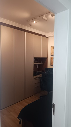 Apartamento De Dois Dormitórios Com Móveis Planejados.