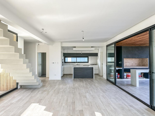 Imagen 12 de 30 de Casa En Venta De 4 Dormitorios, A Estrenar En Barrio Los Ceibos, Puertos Del Lago