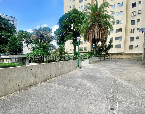 Se Ofrece En Venta Hermoso Y Amplio Apartamento Remodelado Ubicado En El Paraiso