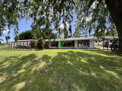 Casa En Venta De 4 Dorm. En Puerto Varas