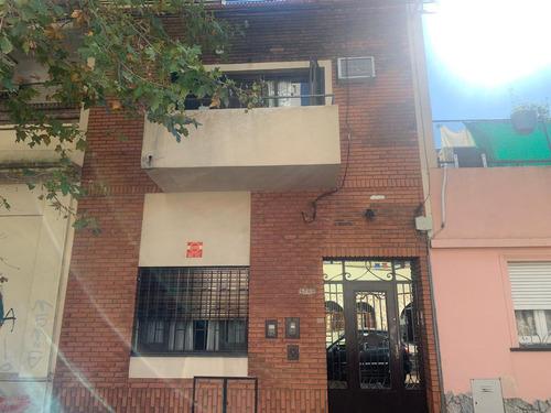 Venta Casa De Cuatro Dormitorios Con Patio Y Parriillero. Barrio Echesortu, Rosario