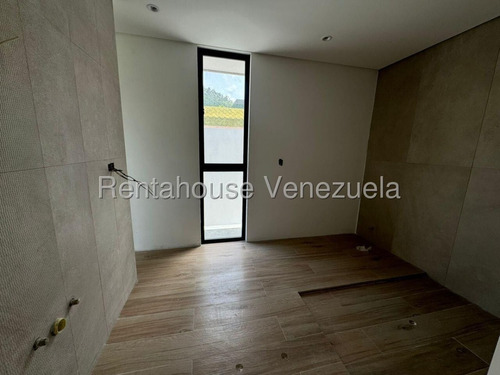 Ana Torres. Casa Dúplex En Venta 2518155 En Prados Del Este