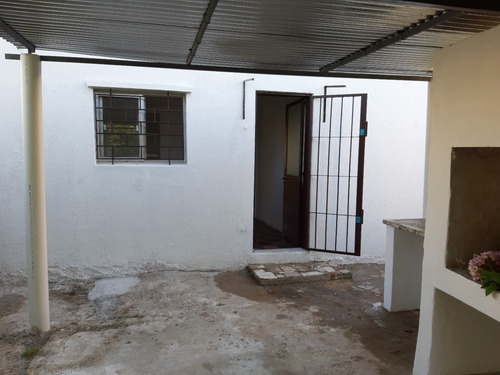 Casa De 2 Dormitorios En Las Piedras, Canelones