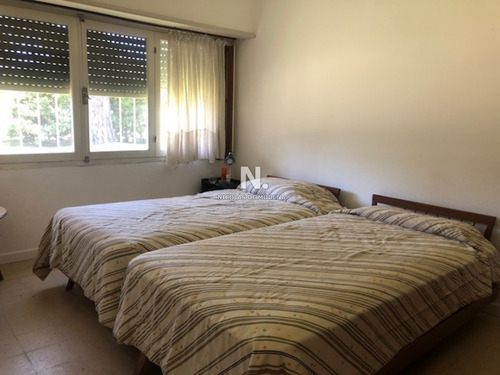 Hermosa Casa En Venta En Zona De Playa Mansa.- Ref: 3522