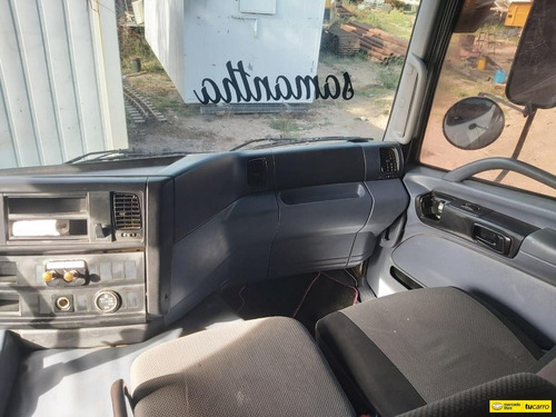 Volqueta Hino 700