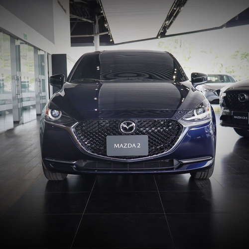 Imagen 14 de 17 de Mazda 2 Carbon Edition Azul