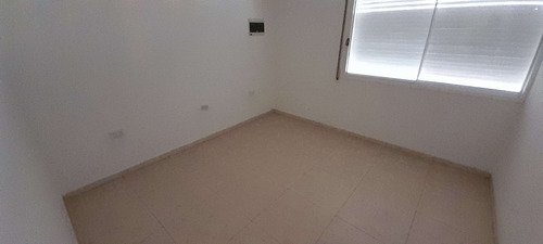 Imagen 5 de 11 de Ayacucho - Machado Y Velazco 1617 - Casa 2 Dormitorios En Alquiler