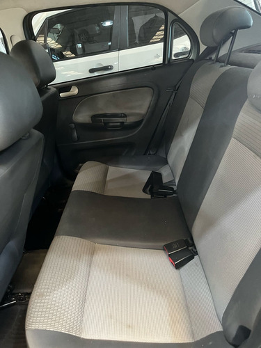 Volkswagen Voyage 1.6 Highline 101cv
