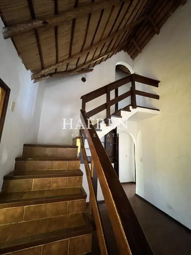 Venta De Casa En Altos Del Pinar, 4 Dormitorios Y 2 Baños